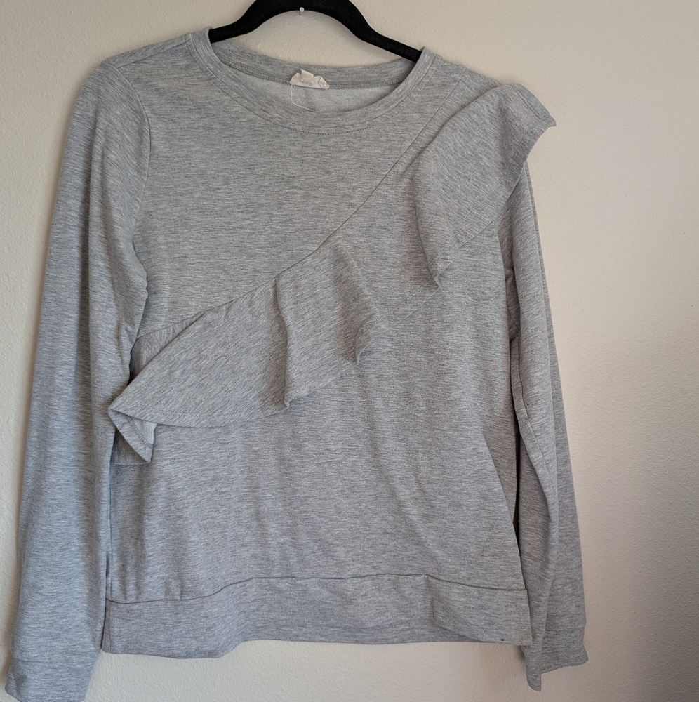 Hem and Thread Gray Ruffled Top Size M